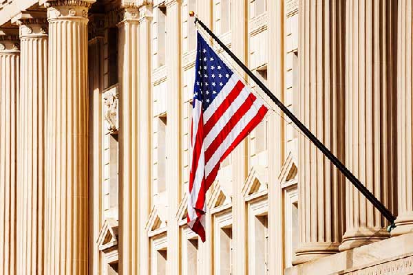 特朗普誓言对芯片征收100%关税 除非公司在美国建厂生产